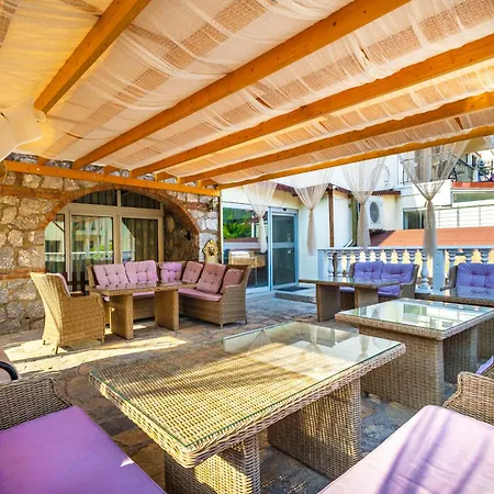 Leslion Turunc マルマリス